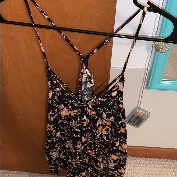 Floral tank - Picture 2 of 3